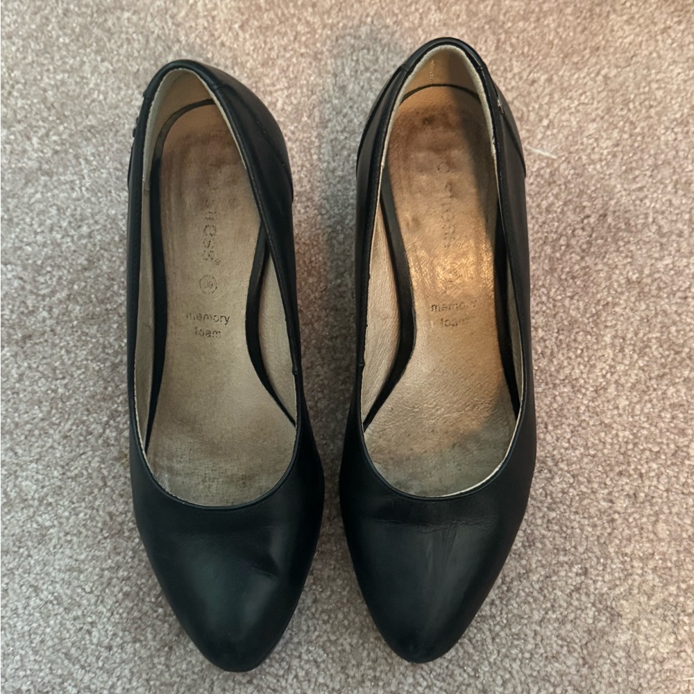 Flight attendant heels